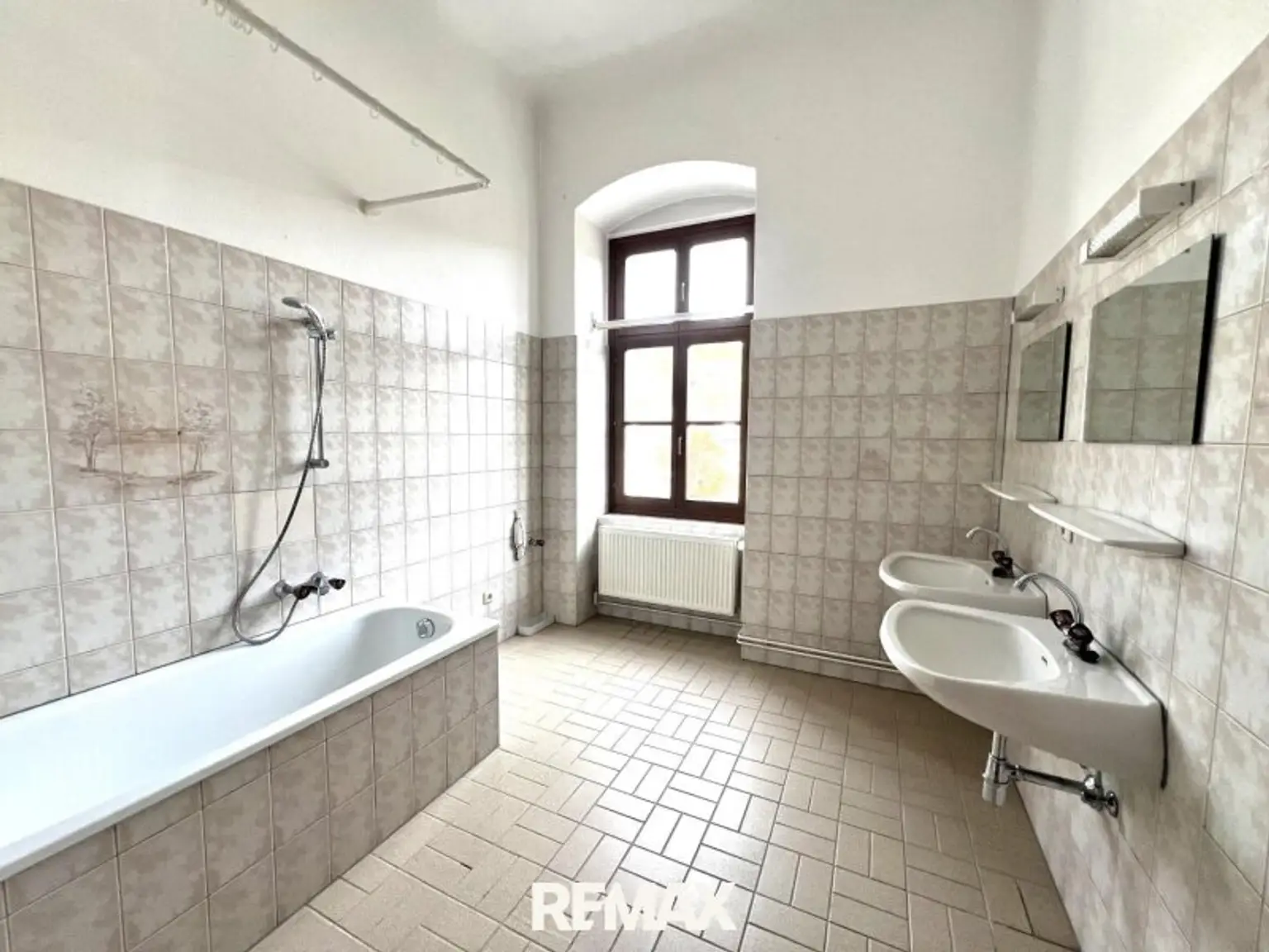 Charakteristisches Zinshaus im Ortszentrum