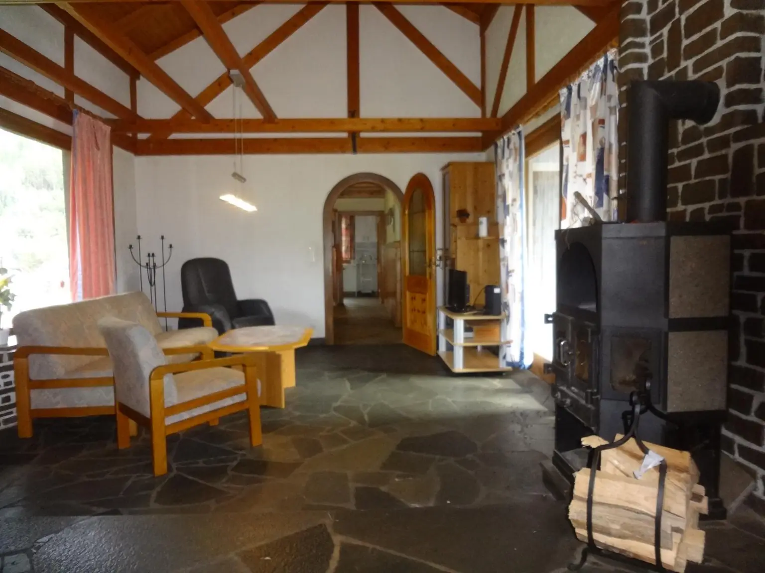 GROSSES LANDHAUS MIT SCHÖNEM GARTEN!