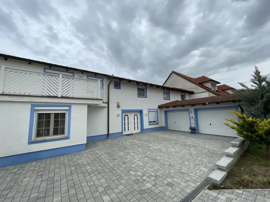 TOP-LIEGENSCHAFT MIT LUXUIÖSEM HAUS UND 2.568 m² GRUND - GRÜNRUHELAGE!