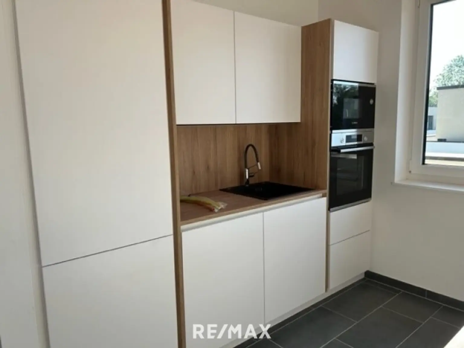 Einbauküche mit E-Geräten