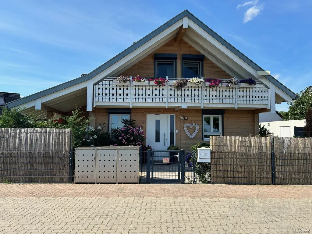 Neuwertiges Fullwood-Holzhaus (BJ 2016) mit Garten, Garage & Werkstatt in Hochdorf
