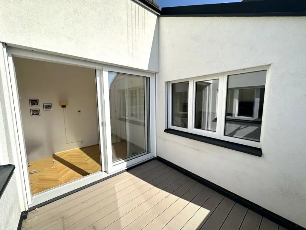 BÖRSE-NÄHE, klimatisiertes 98 m2 Dachgeschoss mit 9 m2 Terrasse, 3 Zimmer, Extraküche, 2 Bäder, Gonzagagasse