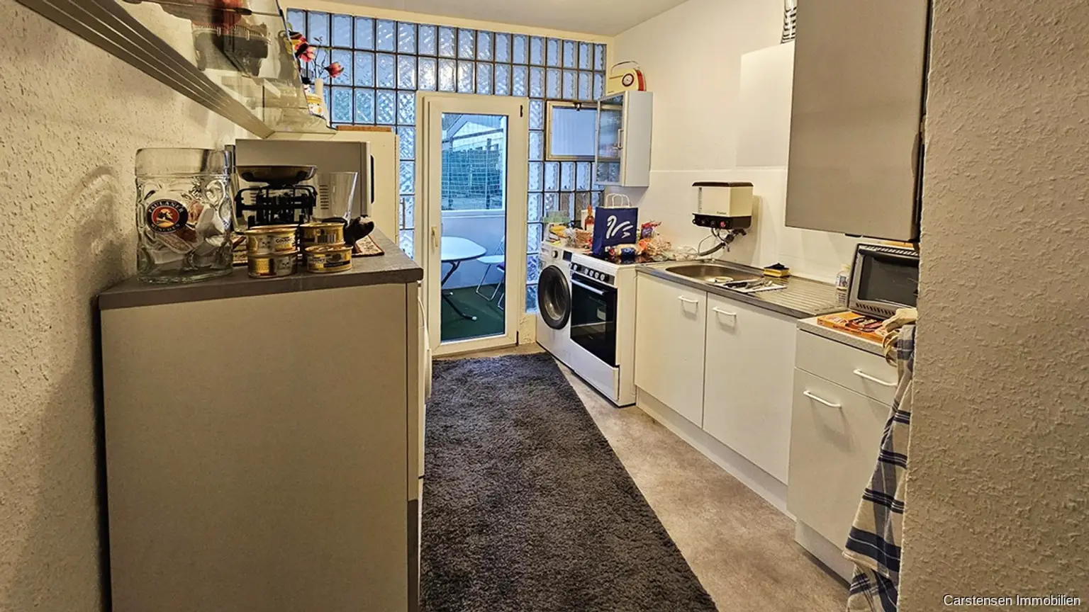 Küche und Balkon EG re