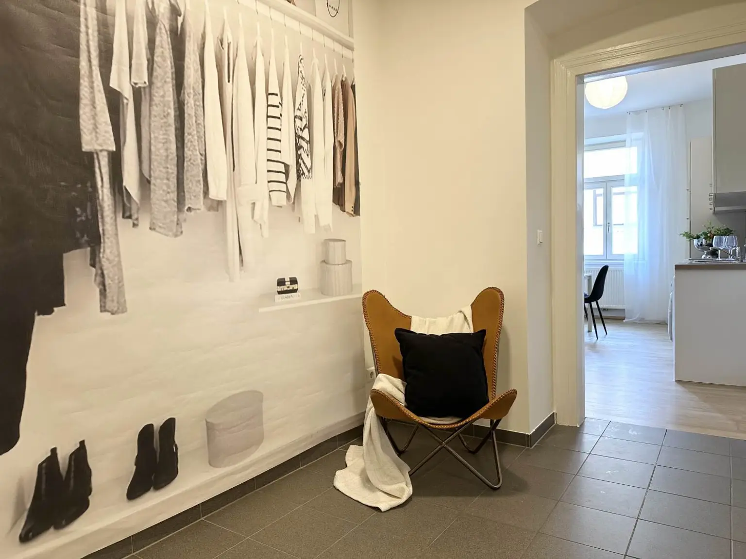 1-Zimmer-Altbau mit separater Küche – frisch renoviert & bezugsfertig