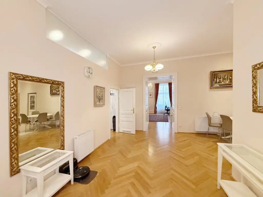 Fully furnished apartment - within walking distance to the 1st district, also available for short-term rentals.