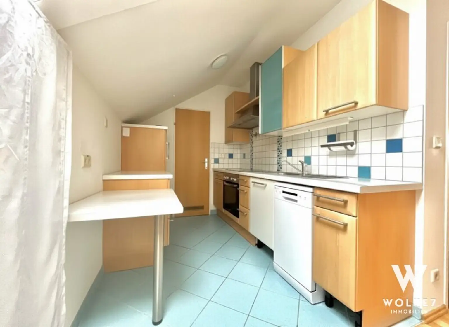 Nahe der Universität! Dachgeschosswohnung mit Ausblich über Stein!