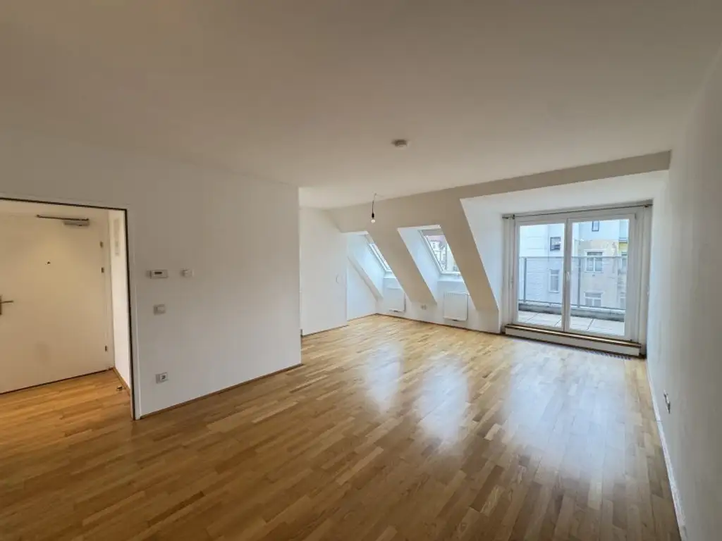 Exklusive Dachgeschoßwohnung mit Terrasse beim Stadtpark - Ab sofort verfügbar!