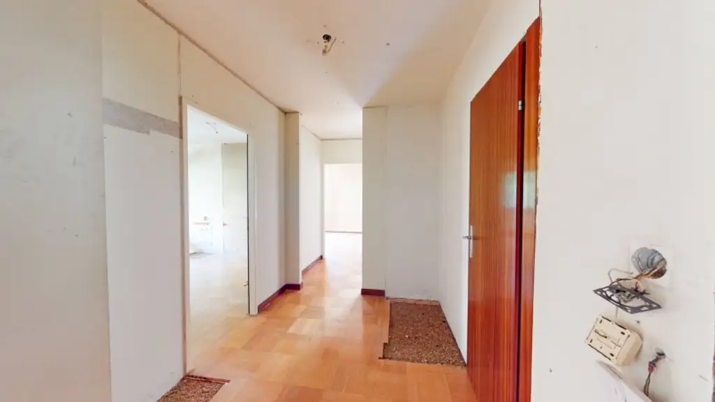 3-Zimmer-Wohnung mit Loggia & Grünblick – Sanierungsprojekt mit Potenzial