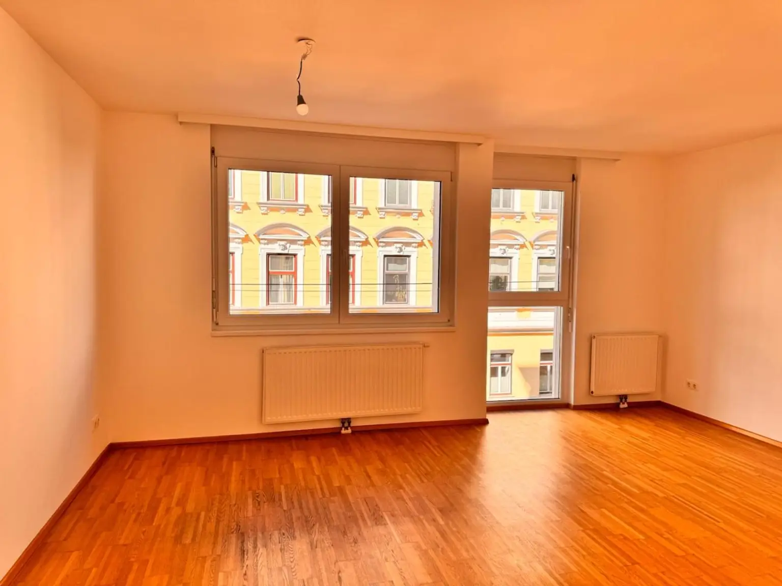 IHR NEUES ZUHAUSE MODERN; HELL; HOCHWERTIG