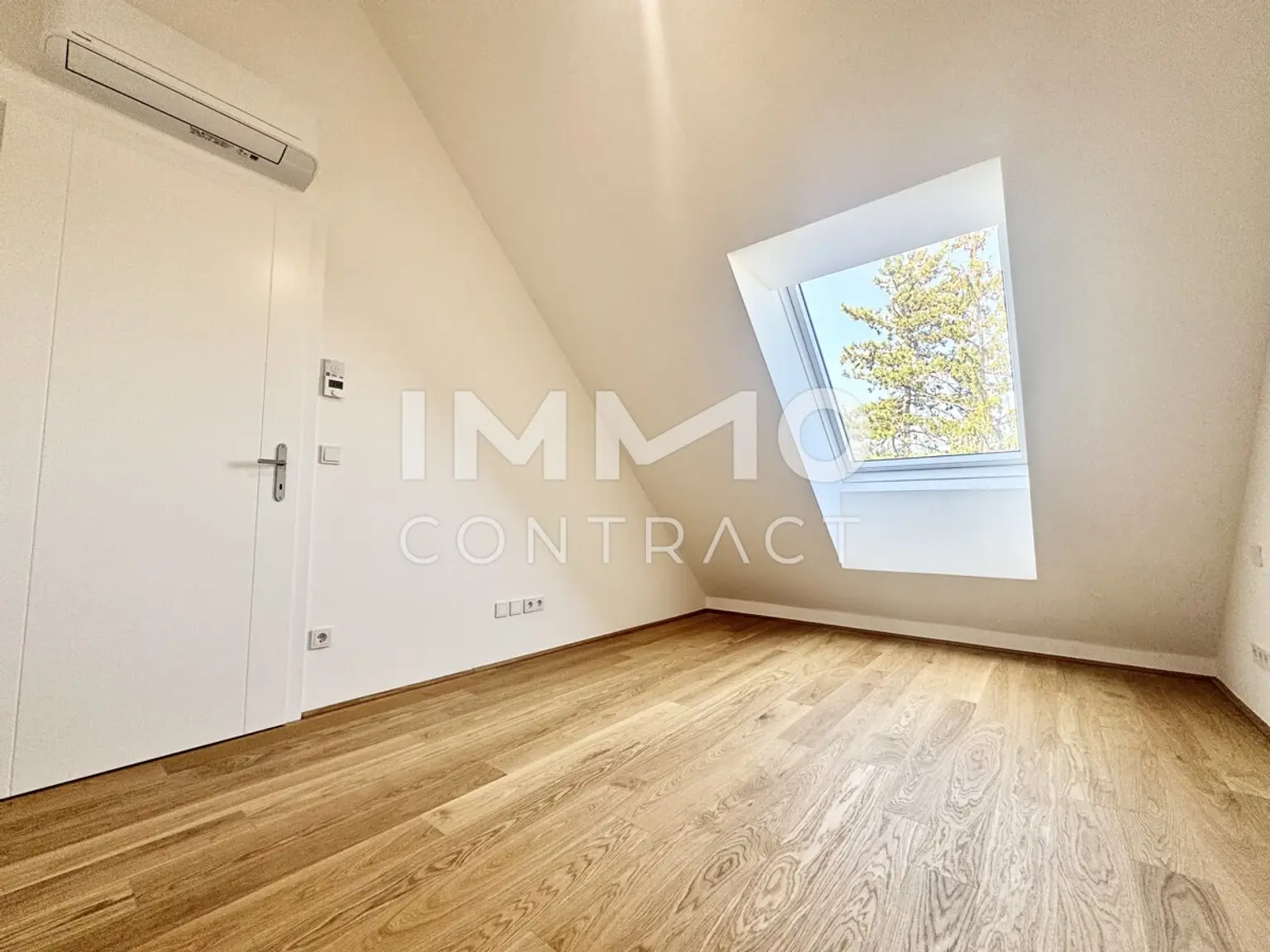 lichtdurchflutete 4-Zimmer-Penthousewohnung mit Balkon in Hietzing