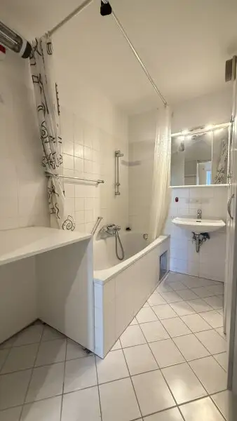 Teilmöblierte 3 Zimmer mit Klima und verglaster Loggia ***** spektakulärer Weitblick + optionaler Garagenstellplatz *****