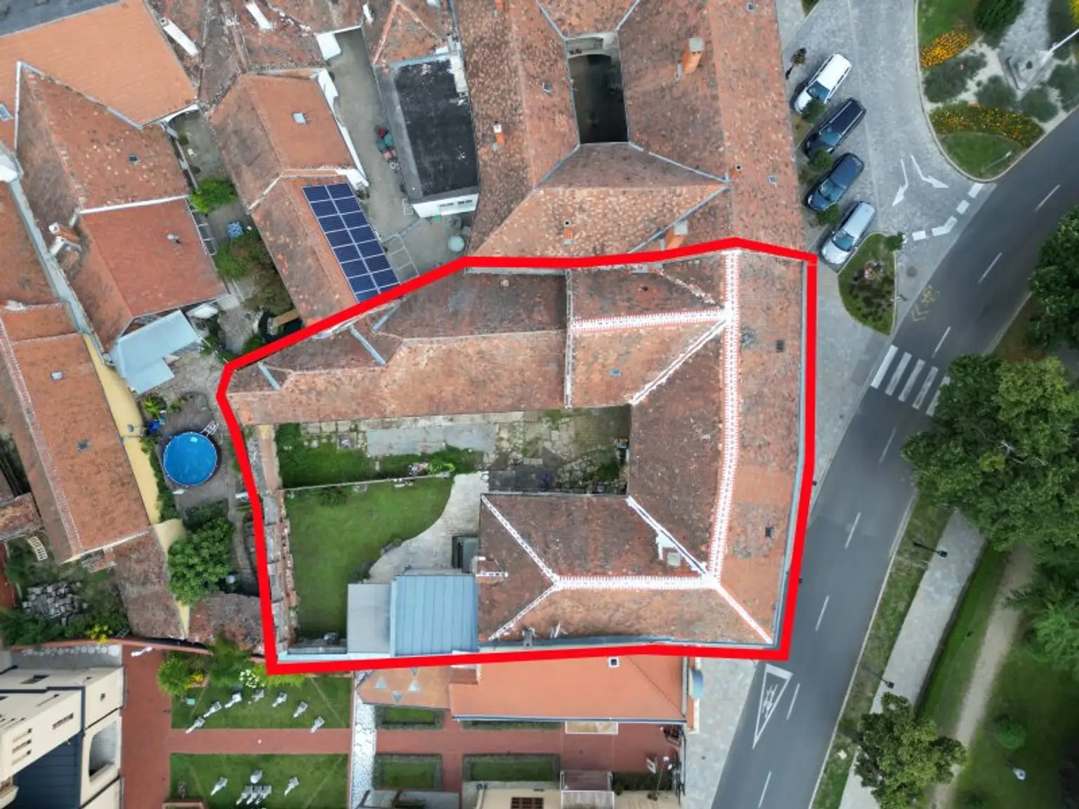 +++ Historisches Mehrfamilienhaus mit Charakter und Potenzial – eines der ältesten Gebäude Kőszegs! +++