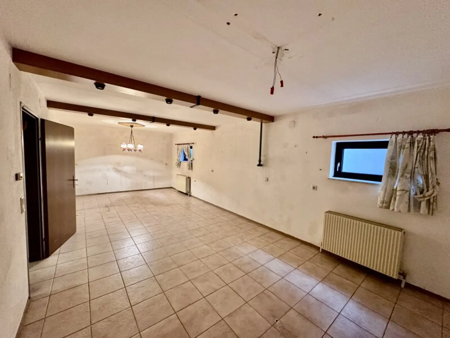 IHR NEUES ZUHAUSE - GROßZÜGIGES EINFAMILIENHAUS MIT SWIMMINGPOOL IN FLORIDSDORF