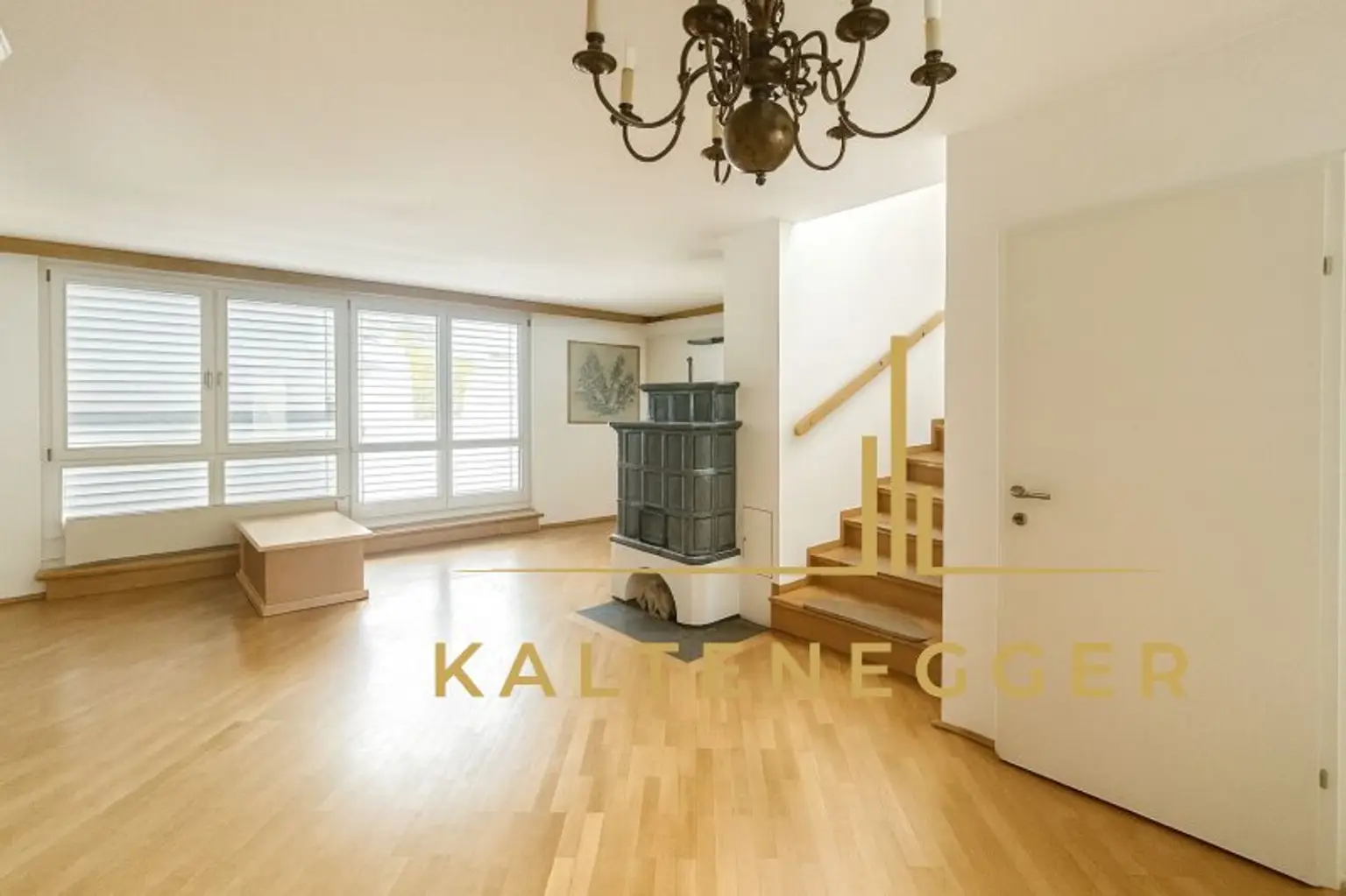 Traumhafte Dachgeschosswohnung am Fuße des Hackenbergs