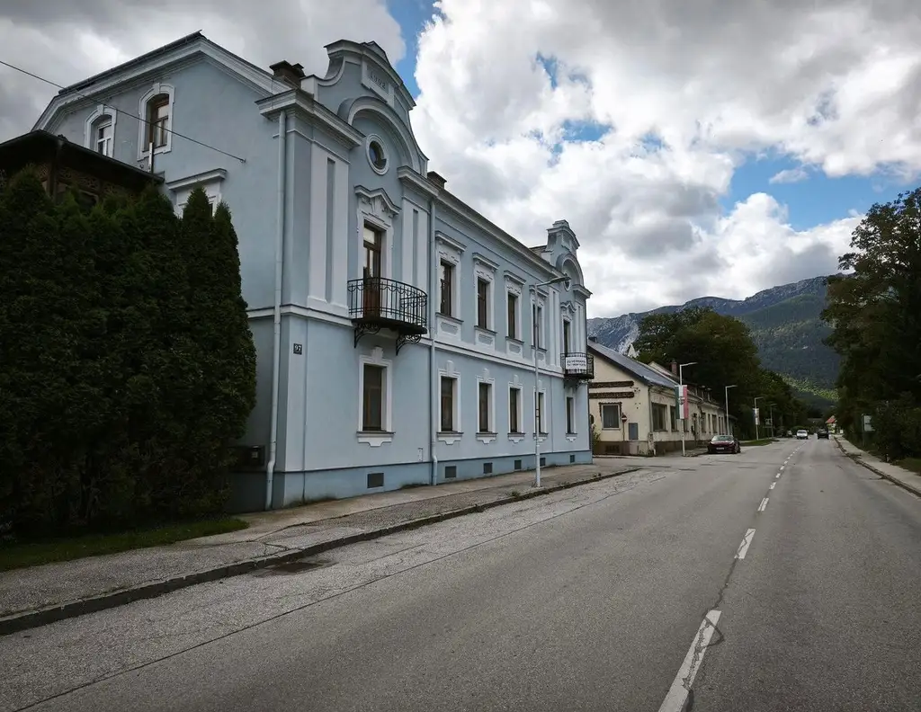 Gründerzeithaus im Herzen von Reichenau an der Rax - mit großem Entwicklungspotenzial