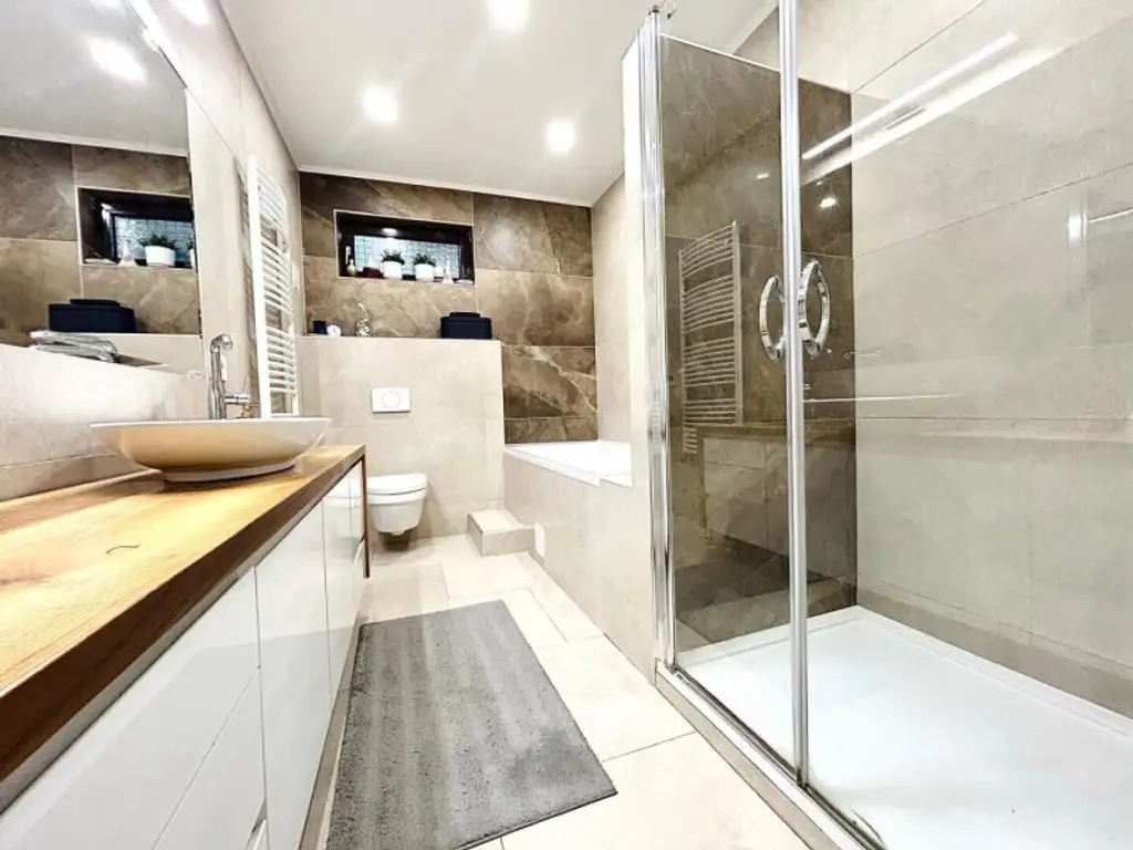 Designerwohnung mit 4 Zimmern und separater Küche – exklusive Altbau-Residenz mit Wiener Charme