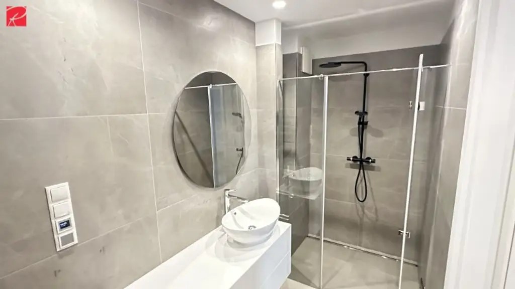 Traumhafte 2-Zimmer-Wohnung mit Loggia und Terrasse Nähe Naschmarkt