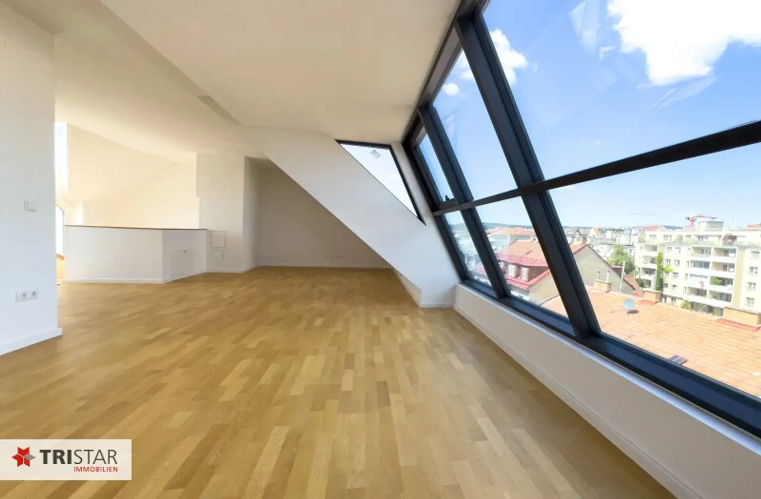 Nähe AKH · Dachgeschosswohnung · zwei Etagen · drei Außenflächen · Küchenanschlüsse auf beiden Ebenen · verführerischer Preis!!