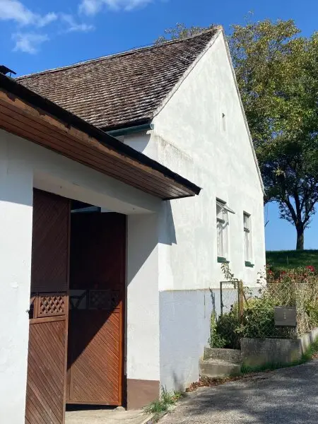 Charmante Bauernhaushälfte in Hochwolkersdorf unbefristet zu vermieten !
