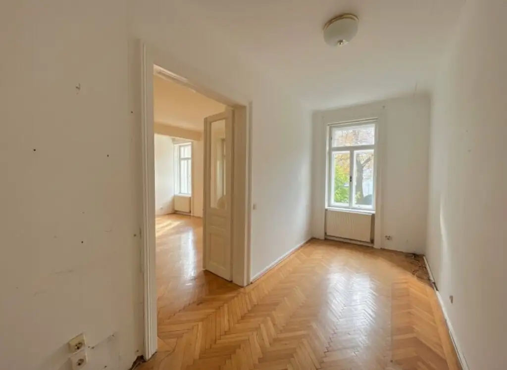 Exklusives Altbaujuwel in Gersthof – Sanierungsbedürftige 3,5-Zimmer-Wohnung mit Balkon in Zinsvilla