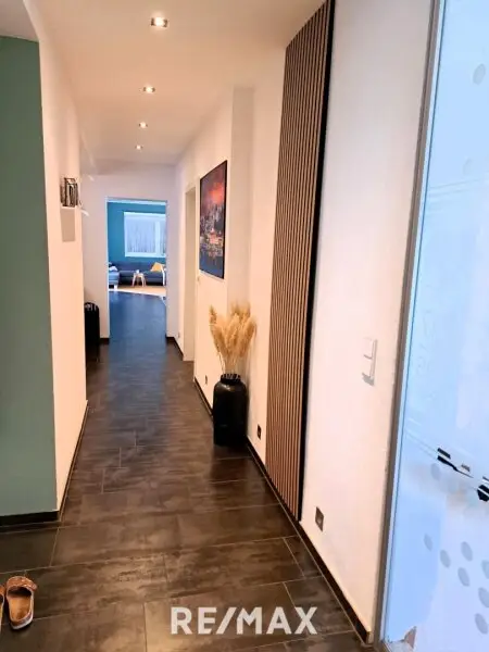 OG - Diele und Wohnungseingang