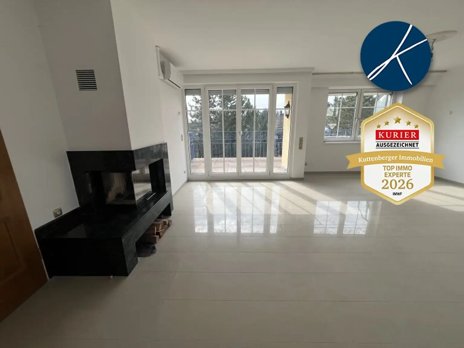 Wohnzimmer mit Ausgang zur Terrasse