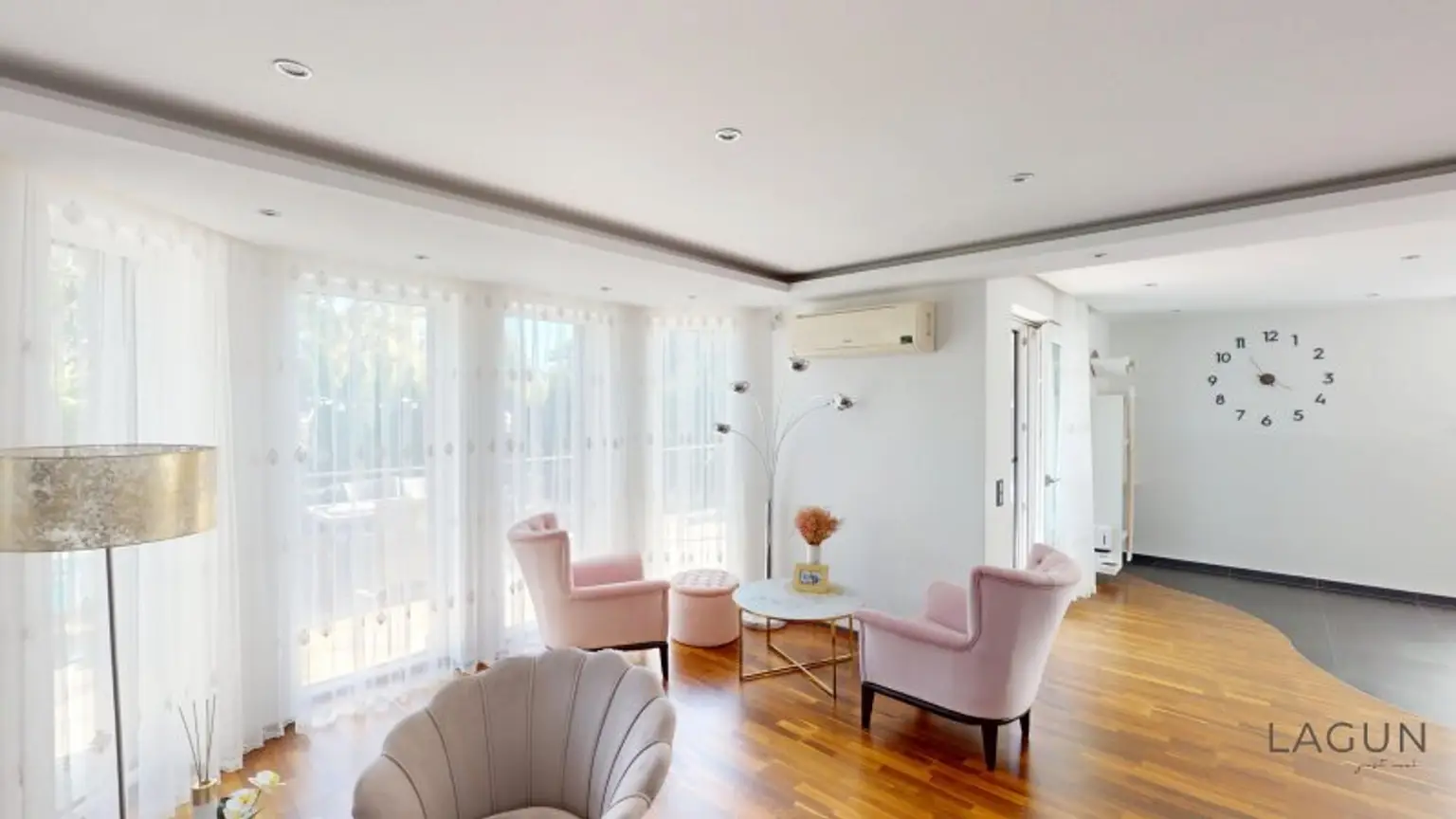 Hochwertiges Luxus-Einfamilienhaus in Maria-Lanzendorf