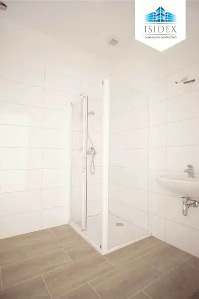 Hochwertig sanierte Altbauwohnung mit Balkon