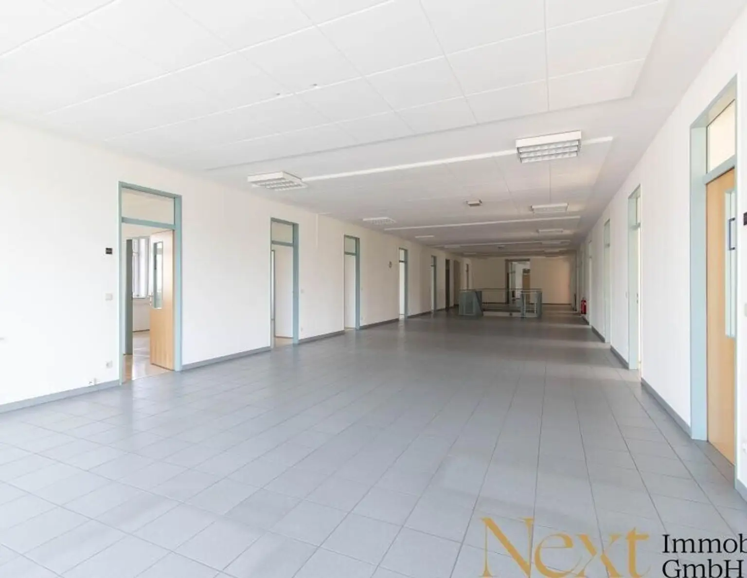 Großzügige 3-geschoßige ca. 1.471,24m² Bürofläche in Trauner Zentrumslage zu vermieten!