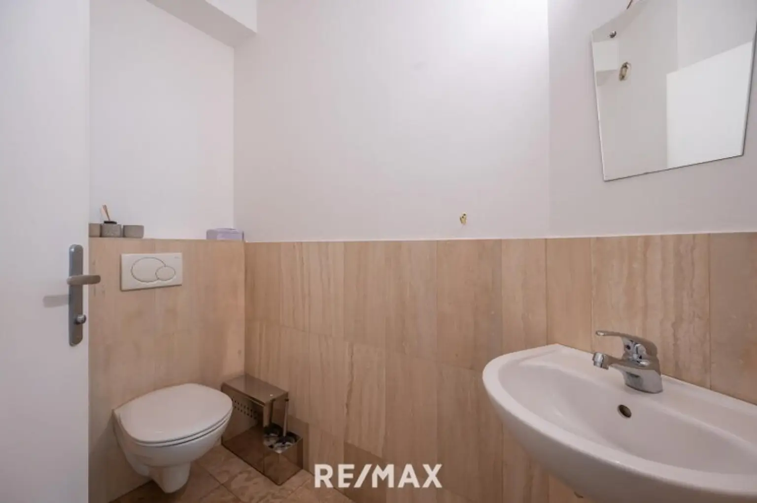 Traumhafte 6 - Zimmer - Wohnung / Büro mit grünem Innenhof in ruhiger sensationeller Lage in Hernals