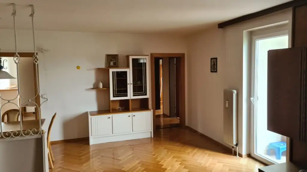 3 Zimmer-Wohnung mit Loggia und Einzelgarage in guter Lage