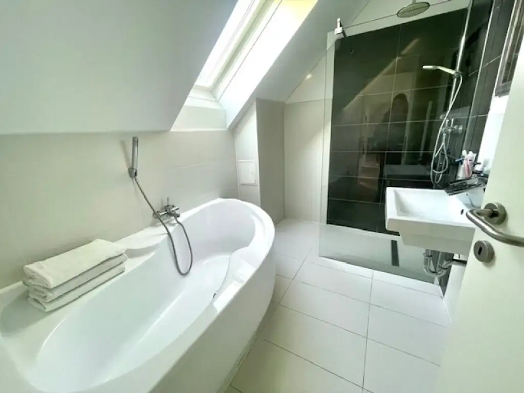 EIGENTUMSWOHNUNG mit herrliche TERRASSE & Garten- ELEGANTE 2-Zimmer-Wohnung in Top Lage von STAMMERSDORF!