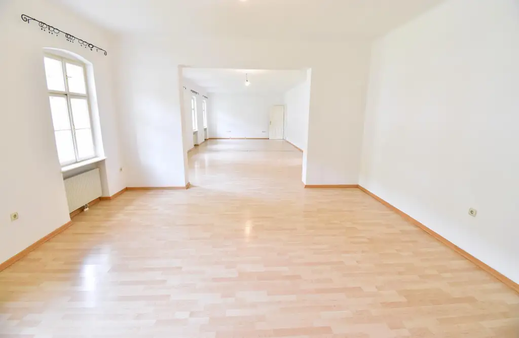 3 Bürohäuser, 38 Parkplätze in Toplage, hochfrequentiert, beste Infrastruktur