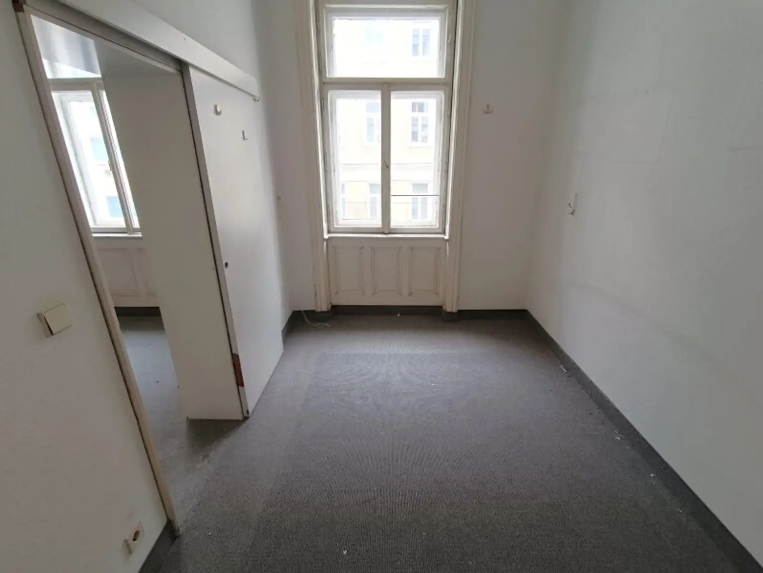 Großzügige 2,5-Zimmer Wohnung im 9. Bezirk mit viel Potential! Nähe U4 Friedensbrücke!