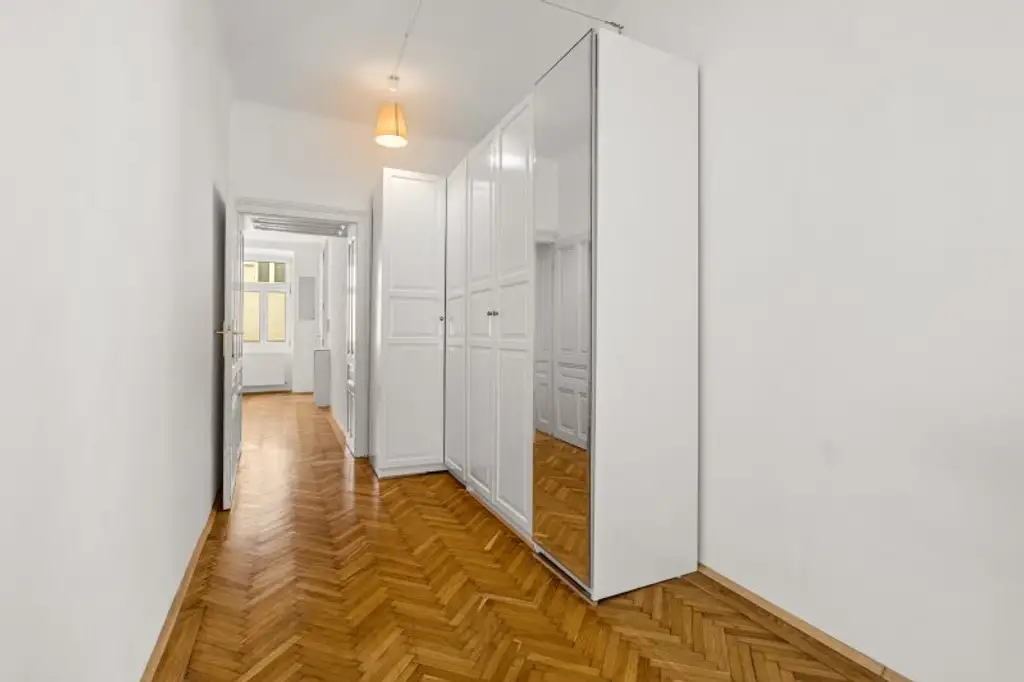 Ruhige, moderne 2-Zimmer Altbauwohnung in Zentrumsnähe! +++ RE/MAX Trend +++