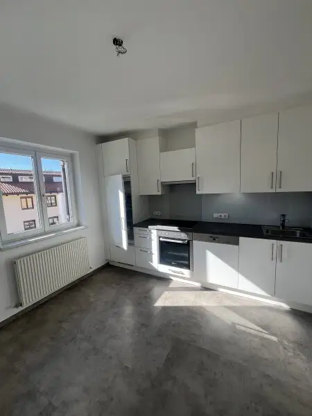 VOLDERS - Sonnige 3 Zi.-Wohnung mit Balkon und eigenem Gartenanteil zur Vermietung