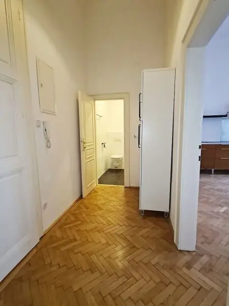 MÖLLWALDPLATZ, gepflegte 59 m2 Altbau, Wohnküche, 1 Zimmer, Duschbad, Parketten, Flügeltüren, U1-Nähe