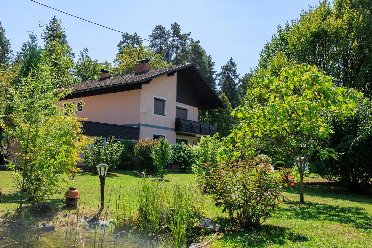 Mehrfamilienhaus mit Park