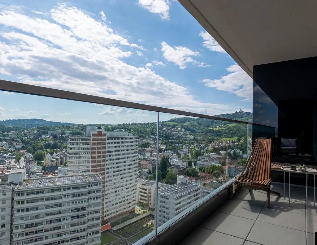 LINZ: Bruckner Tower. Sonniges Micro Loft mit traumhafter Aussicht