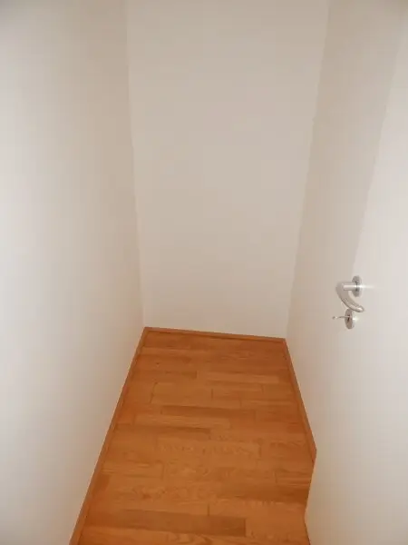 "PROVISIONSFREI" Helle und ruhige Terrassenwohnung mit Tiefgaragenplatz