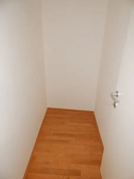 "PROVISIONSFREI" Helle und ruhige Terrassenwohnung mit Tiefgaragenplatz