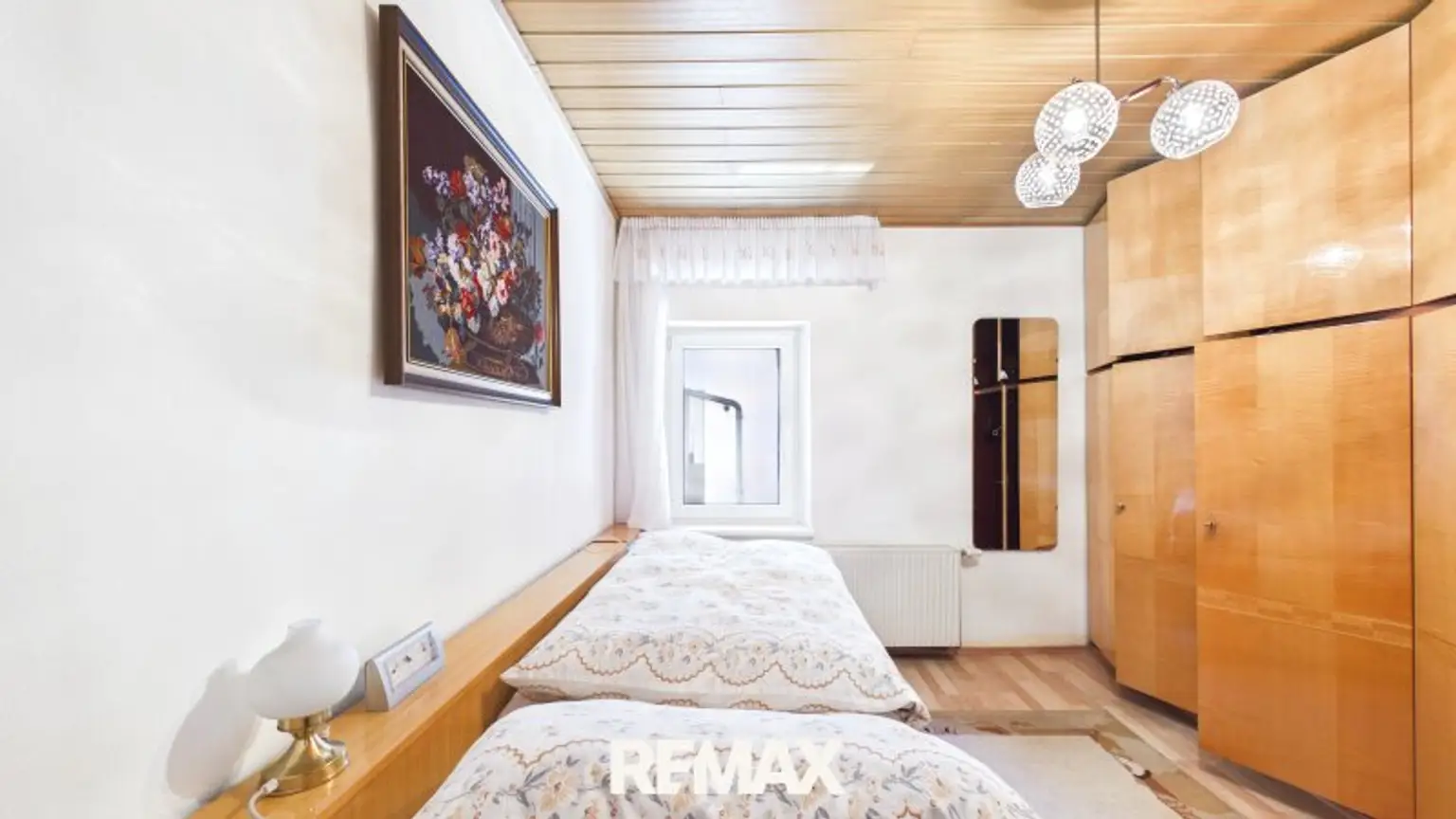 Schlafzimmer 1