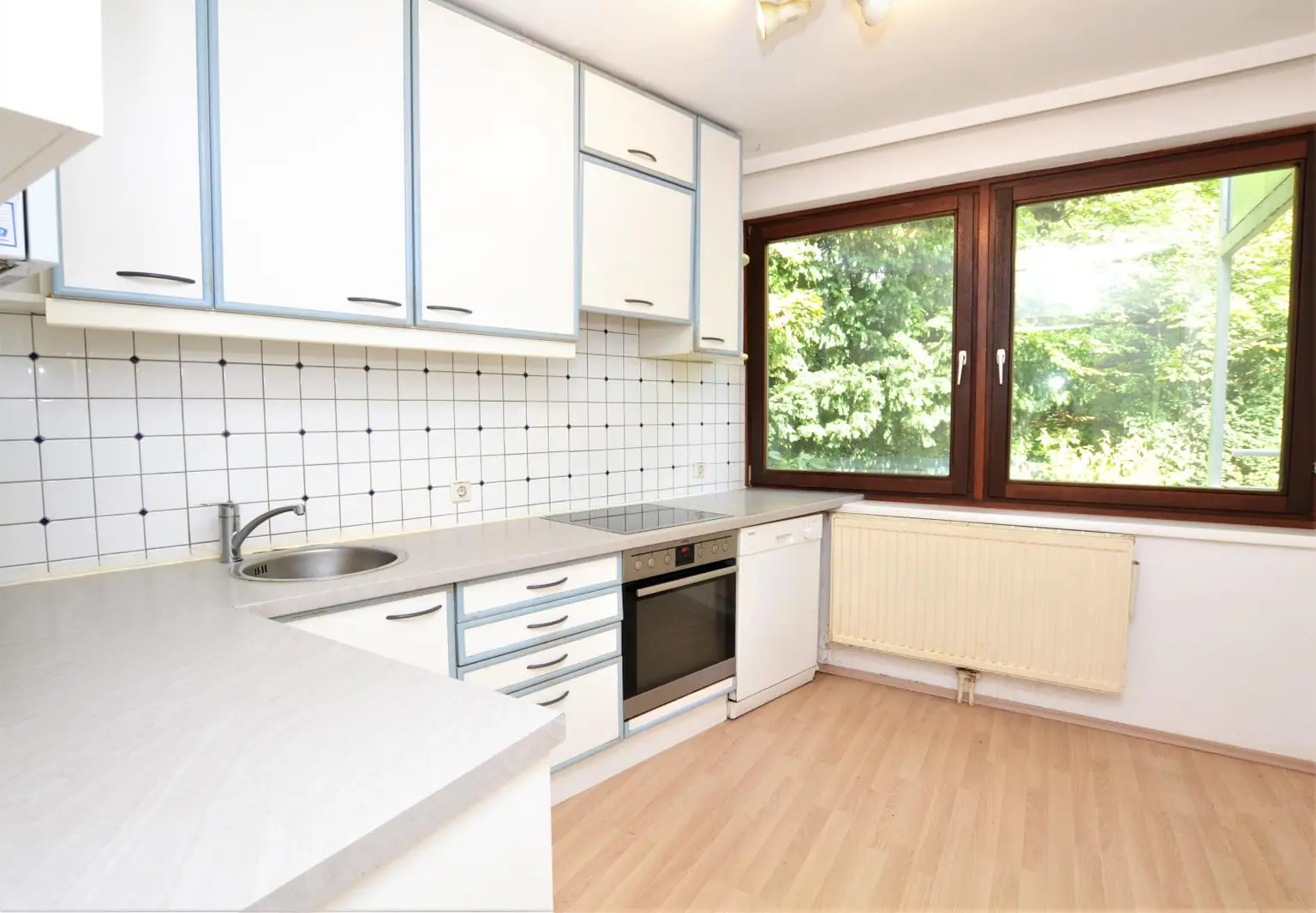 Großzügige 2-Zimmer-Wohnung mit Loggia in Grünruhelage