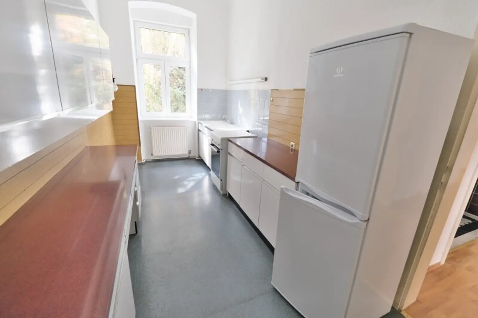 Antonigasse UNBEFRISTETE 2 Zimmer-Wohnung mit KFZ-Stellplatz im Haus
