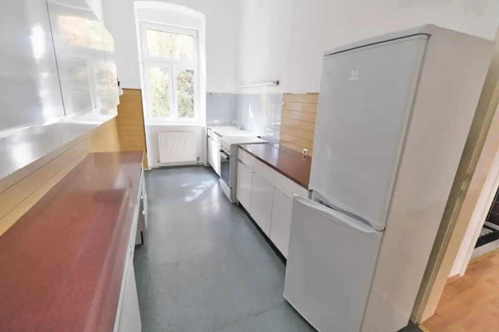 Antonigasse UNBEFRISTETE 2 Zimmer-Wohnung mit KFZ-Stellplatz im Haus