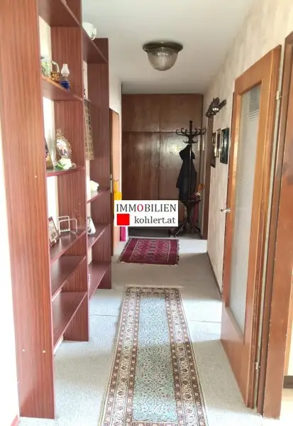 ****GELEGENHEIT, SONNIGE EIGENTUMSWOHNUNG MIT LOGGIA, ALLE NEBENRÄUME, HOHER LIFTSTOCK