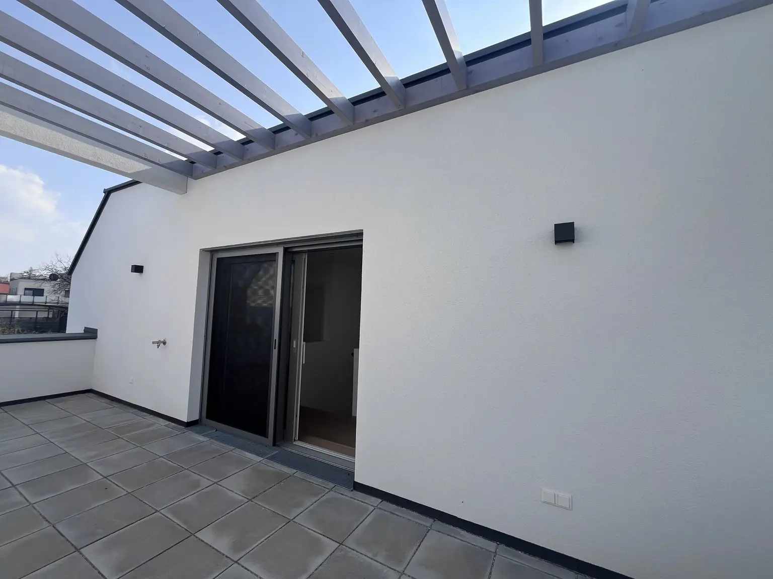 Erstbezug !!! Traumhafte Doppelhaushälfte -  mit 5 Zimmern, Garten, Wohnkeller und Stellplätzen!