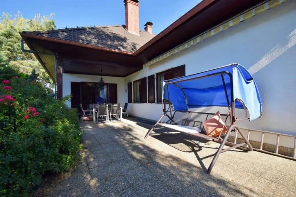 Exklusives Traum-Anwesen mit Naturteich und Gästehaus