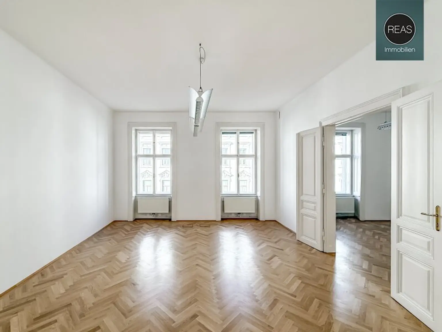 Klimatisiertes Büro bei neuer U5 Station! Repräsentatives Haus in bester Innenstadtlage bei der Votivkirche!