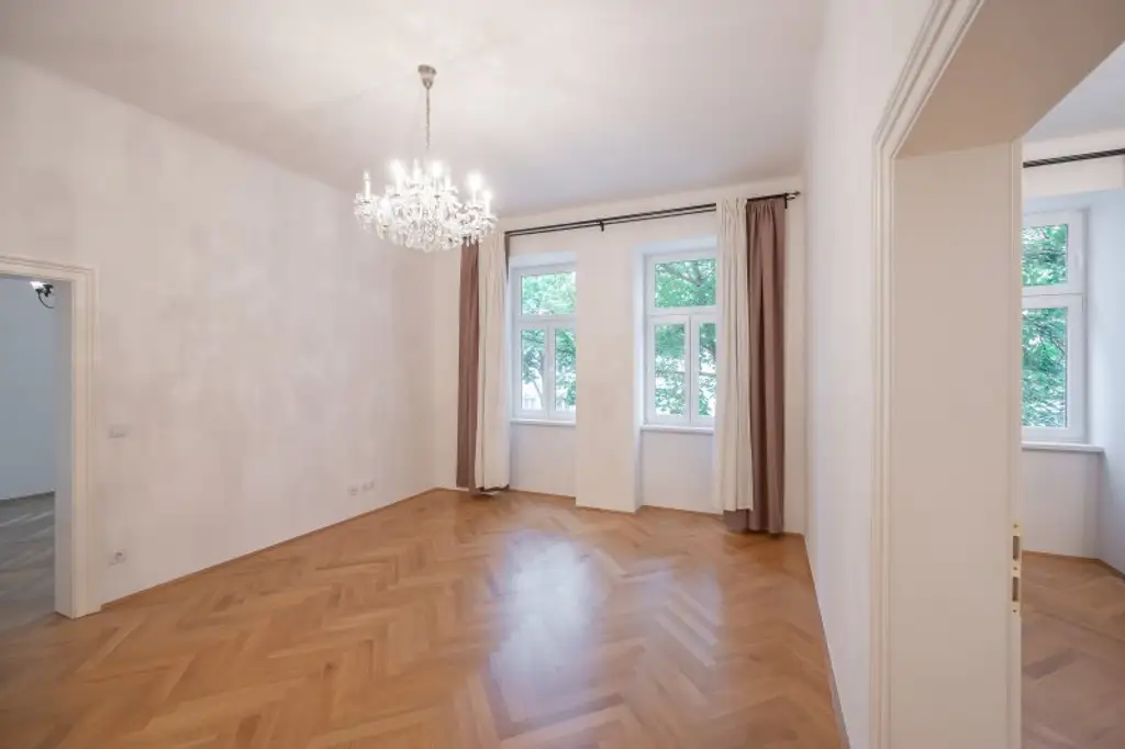 ++1150++ Stilvolle 4-Zimmer Altbauwohnung mit Balkon – Wohnen in Toplage mit Topausstattung
